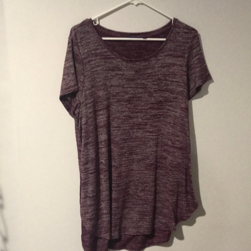 Apt 9 Burgandy Shirt sleeve tee High-lo hem